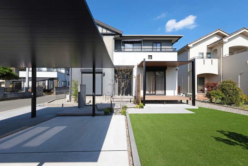 大きく、シンプルに、美しく。―タイルで魅せる、シンプルモダンなアプローチデザイン