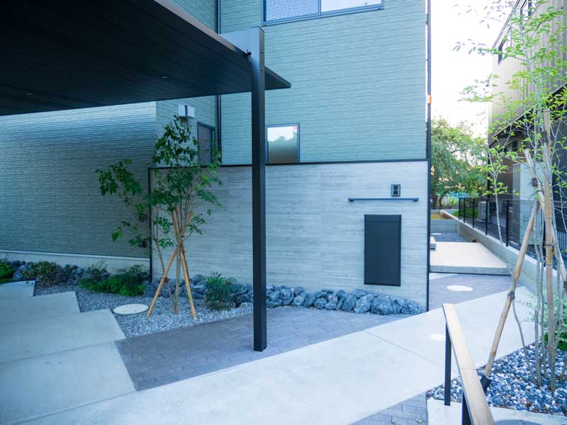 優しいグレーと緑に包まれる暮らし