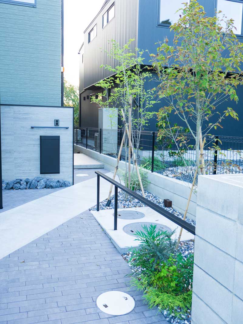 優しいグレーと緑に包まれる暮らし