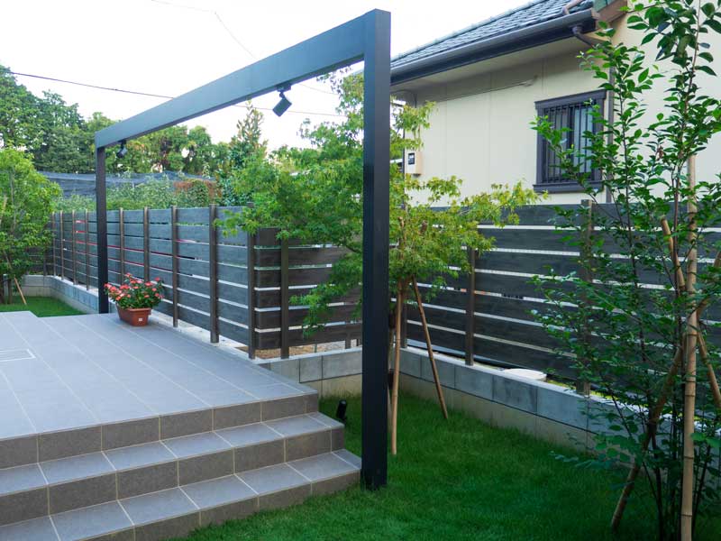 優しいグレーと緑に包まれる暮らし