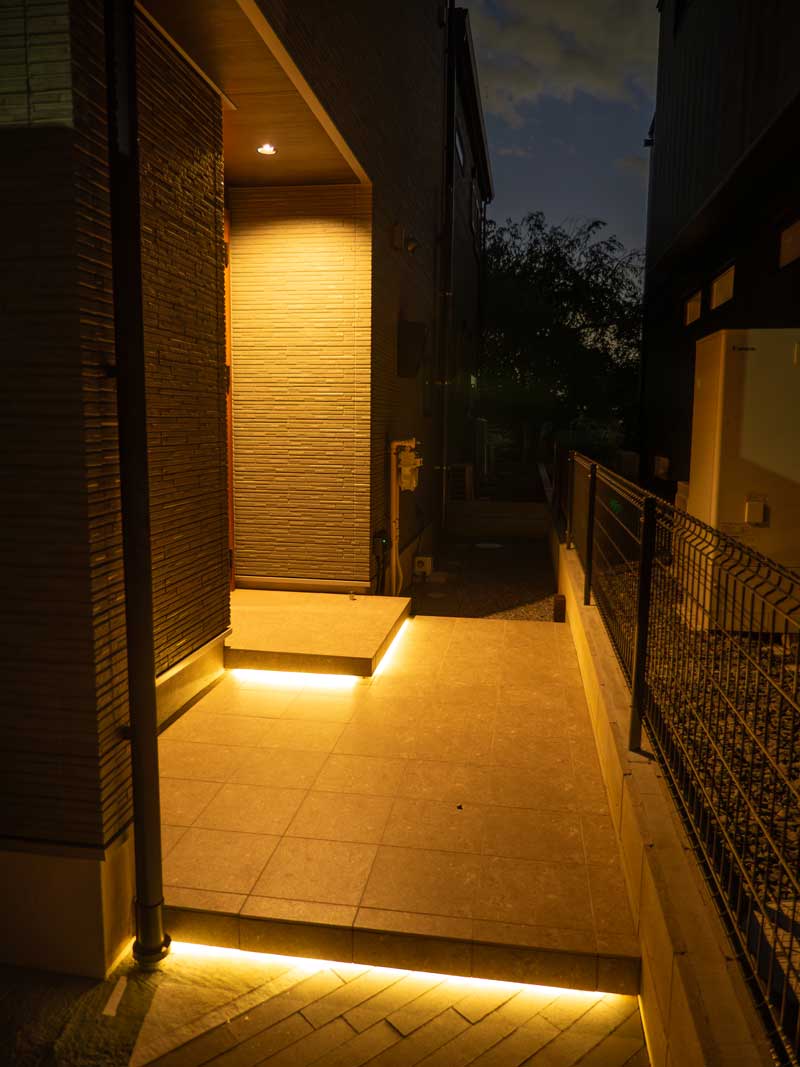 優しいグレーと緑に包まれる暮らし