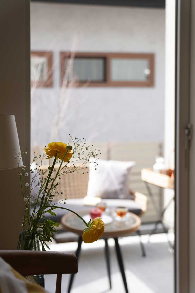 グレーのコントラストが映える、心地よい平屋の新築外構