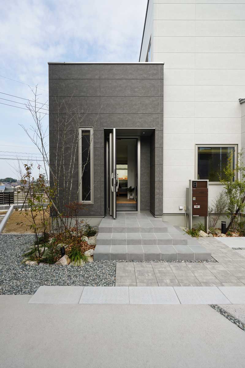 日常にとけこむ上質さ―風を感じるセカンドリビングのある家