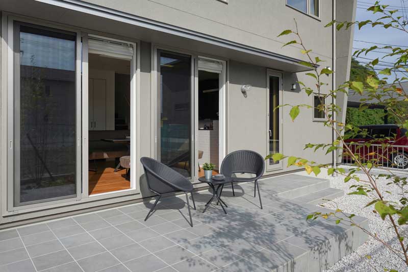 暮らしを自由に楽しむ、上質なアウトドアライフの住まい