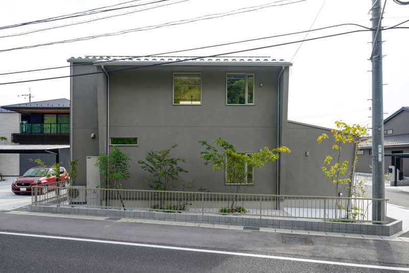 暮らしを自由に楽しむ、上質なアウトドアライフの住まい