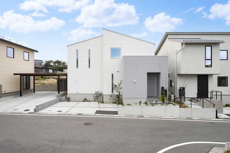 素材が調和した、スタイリッシュな新築外構